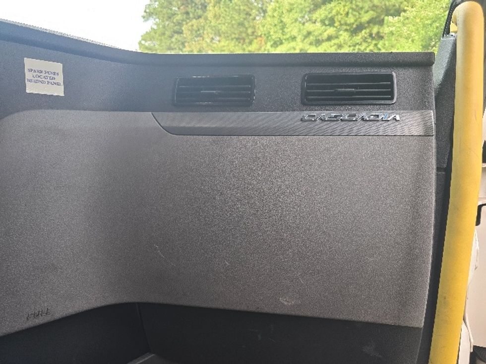 Sleeper Tractor-Heavy Duty Tractors-Freightliner-2020-T12664ST-Gainesville-GA-543,545\n\t\tmiles-$ 62,000 - Image 14