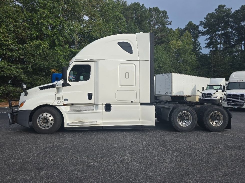 Sleeper Tractor-Heavy Duty Tractors-Freightliner-2020-T12664ST-Gainesville-GA-543,545\n\t\tmiles-$ 62,000 - Image 4