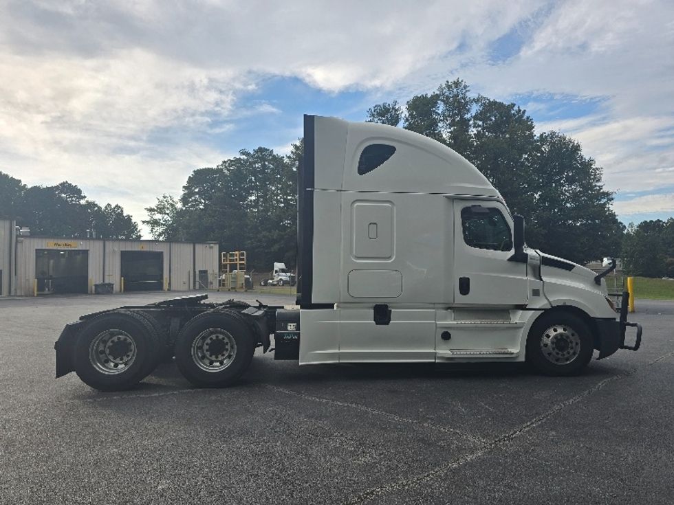 Sleeper Tractor-Heavy Duty Tractors-Freightliner-2020-T12664ST-Gainesville-GA-543,545\n\t\tmiles-$ 62,000 - Image 8