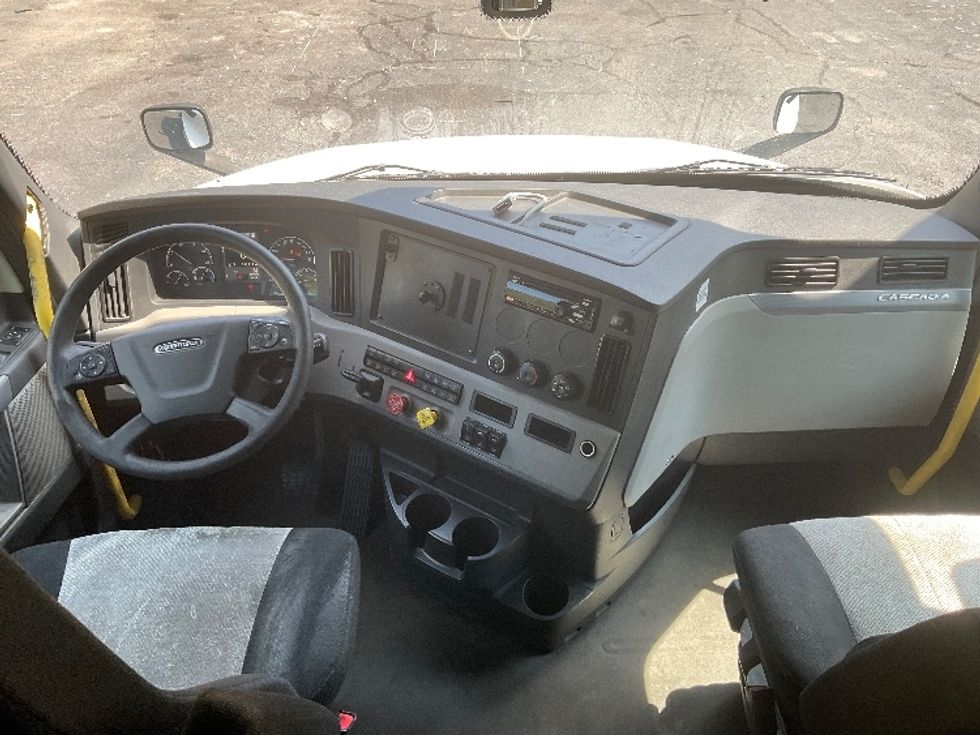 Sleeper Tractor-Heavy Duty Tractors-Freightliner-2020-T12664ST-Gainesville-GA-551,912\n\t\tmiles-$ 61,250 - Image 12