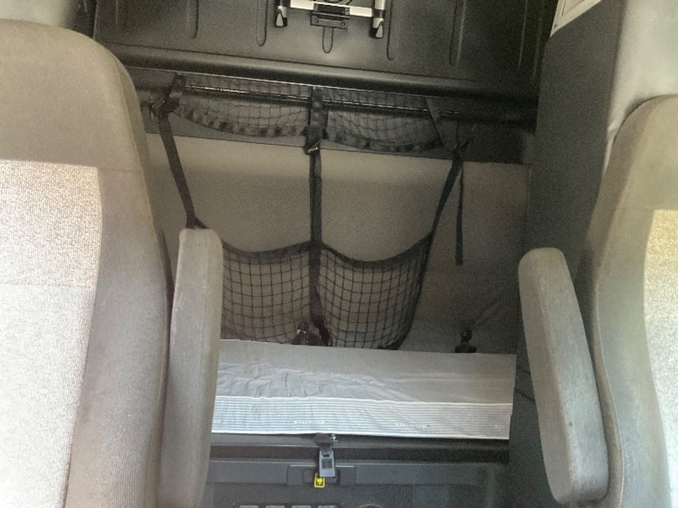 Sleeper Tractor-Heavy Duty Tractors-Freightliner-2020-T12664ST-Gainesville-GA-551,912\n\t\tmiles-$ 61,250 - Image 16