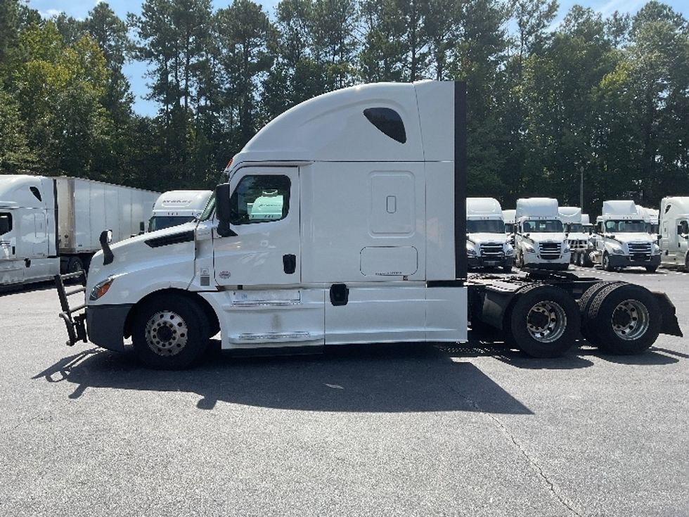 Sleeper Tractor-Heavy Duty Tractors-Freightliner-2020-T12664ST-Gainesville-GA-551,912\n\t\tmiles-$ 61,250 - Image 4