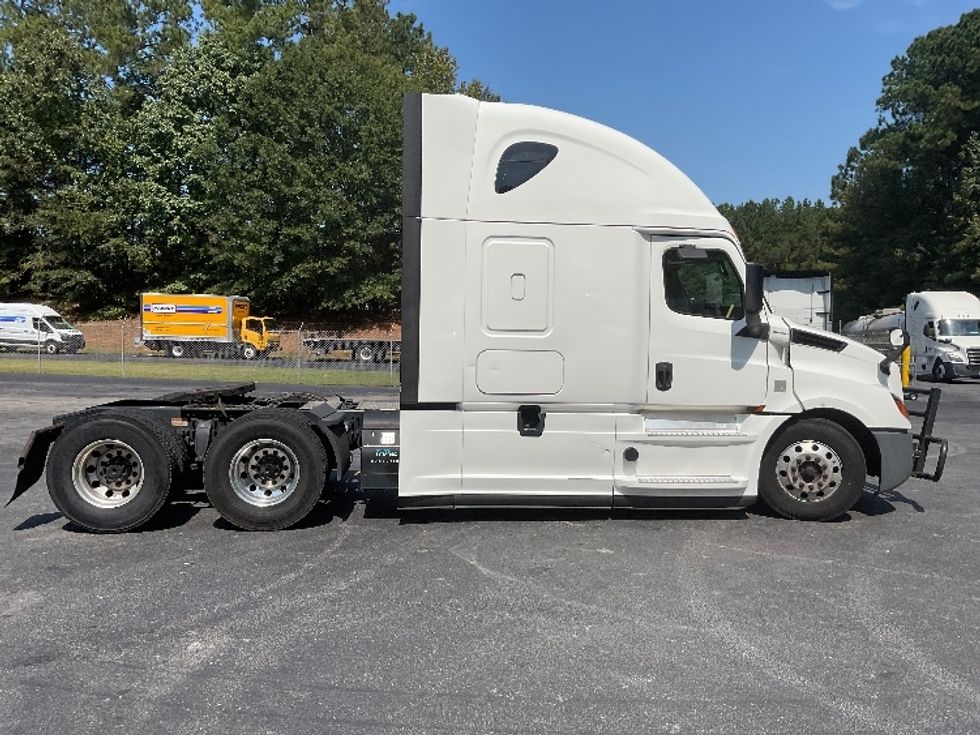 Sleeper Tractor-Heavy Duty Tractors-Freightliner-2020-T12664ST-Gainesville-GA-551,912\n\t\tmiles-$ 61,250 - Image 8