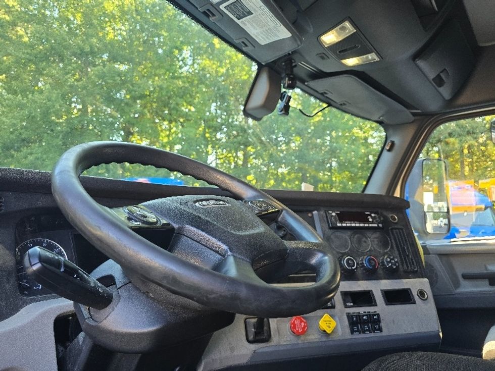 Sleeper Tractor-Heavy Duty Tractors-Freightliner-2020-T12664ST-Gainesville-GA-573,169\n\t\tmiles-$ 59,750 - Image 10