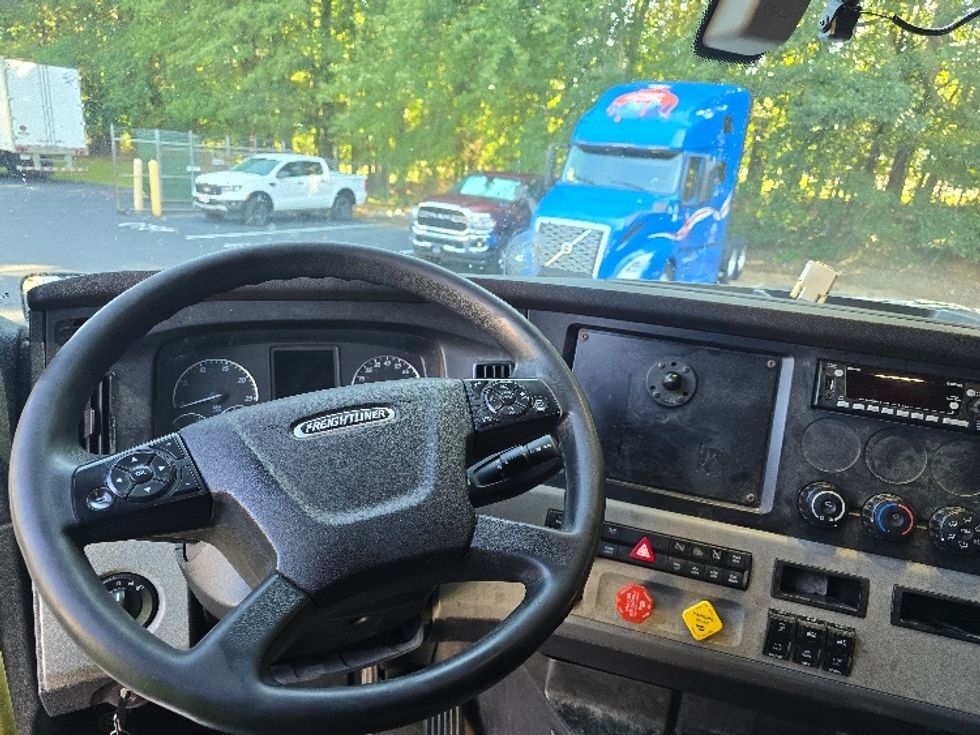 Sleeper Tractor-Heavy Duty Tractors-Freightliner-2020-T12664ST-Gainesville-GA-573,169\n\t\tmiles-$ 59,750 - Image 11