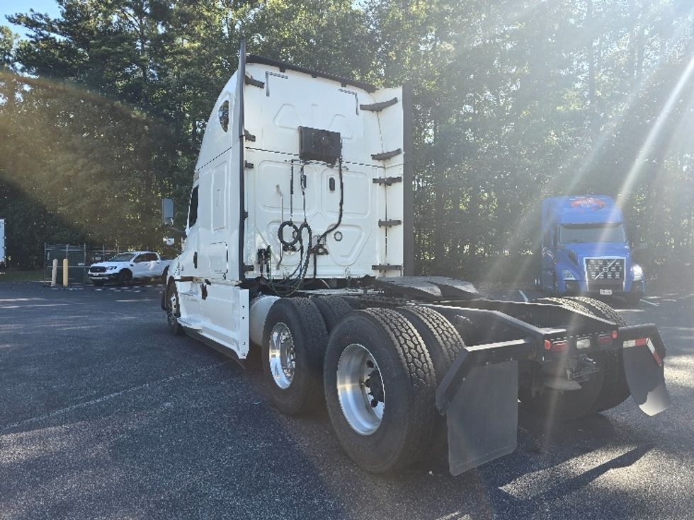 Sleeper Tractor-Heavy Duty Tractors-Freightliner-2020-T12664ST-Gainesville-GA-573,169\n\t\tmiles-$ 59,750 - Image 5