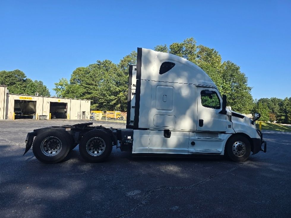 Sleeper Tractor-Heavy Duty Tractors-Freightliner-2020-T12664ST-Gainesville-GA-573,169\n\t\tmiles-$ 59,750 - Image 8