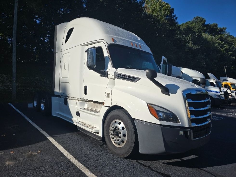 Sleeper Tractor-Heavy Duty Tractors-Freightliner-2020-T12664ST-Gainesville-GA-631,126\n\t\tmiles-$ 55,250 - Image 1