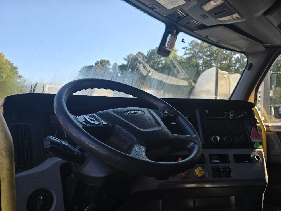 Sleeper Tractor-Heavy Duty Tractors-Freightliner-2020-T12664ST-Gainesville-GA-631,126\n\t\tmiles-$ 55,250 - Image 10
