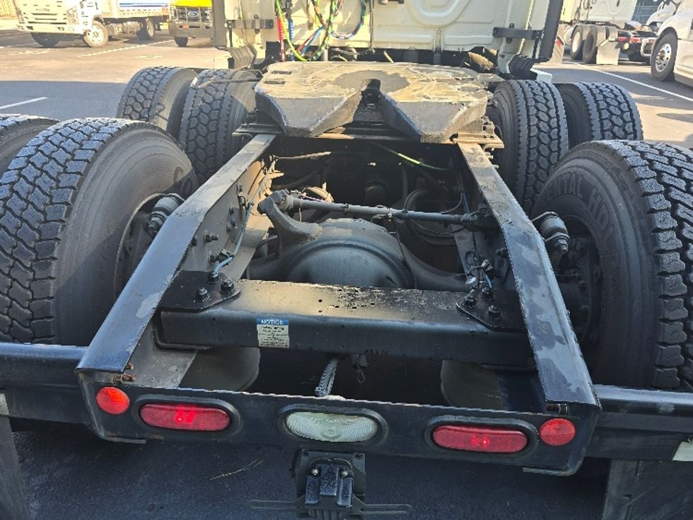 Sleeper Tractor-Heavy Duty Tractors-Freightliner-2020-T12664ST-Gainesville-GA-631,126\n\t\tmiles-$ 55,250 - Image 6