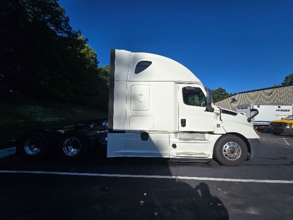Sleeper Tractor-Heavy Duty Tractors-Freightliner-2020-T12664ST-Gainesville-GA-631,126\n\t\tmiles-$ 55,250 - Image 8