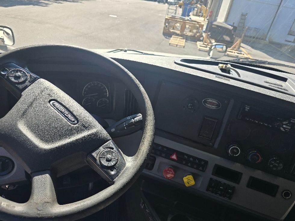 Sleeper Tractor-Heavy Duty Tractors-Freightliner-2020-T12664ST-Gainesville-GA-647,885\n\t\tmiles-$ 53,000 - Image 11