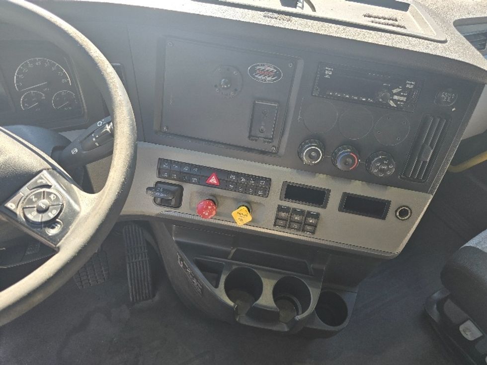 Sleeper Tractor-Heavy Duty Tractors-Freightliner-2020-T12664ST-Gainesville-GA-647,885\n\t\tmiles-$ 53,000 - Image 12