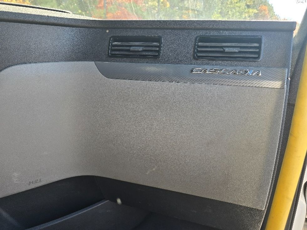 Sleeper Tractor-Heavy Duty Tractors-Freightliner-2020-T12664ST-Gainesville-GA-647,885\n\t\tmiles-$ 53,000 - Image 14