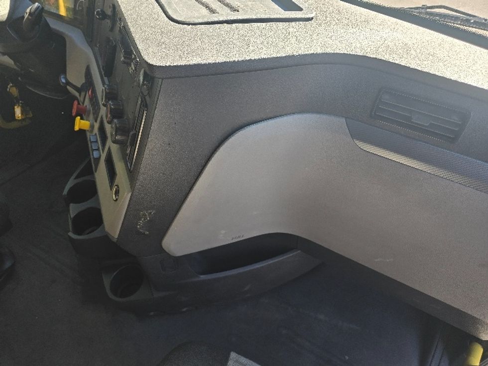 Sleeper Tractor-Heavy Duty Tractors-Freightliner-2020-T12664ST-Gainesville-GA-647,885\n\t\tmiles-$ 53,000 - Image 15