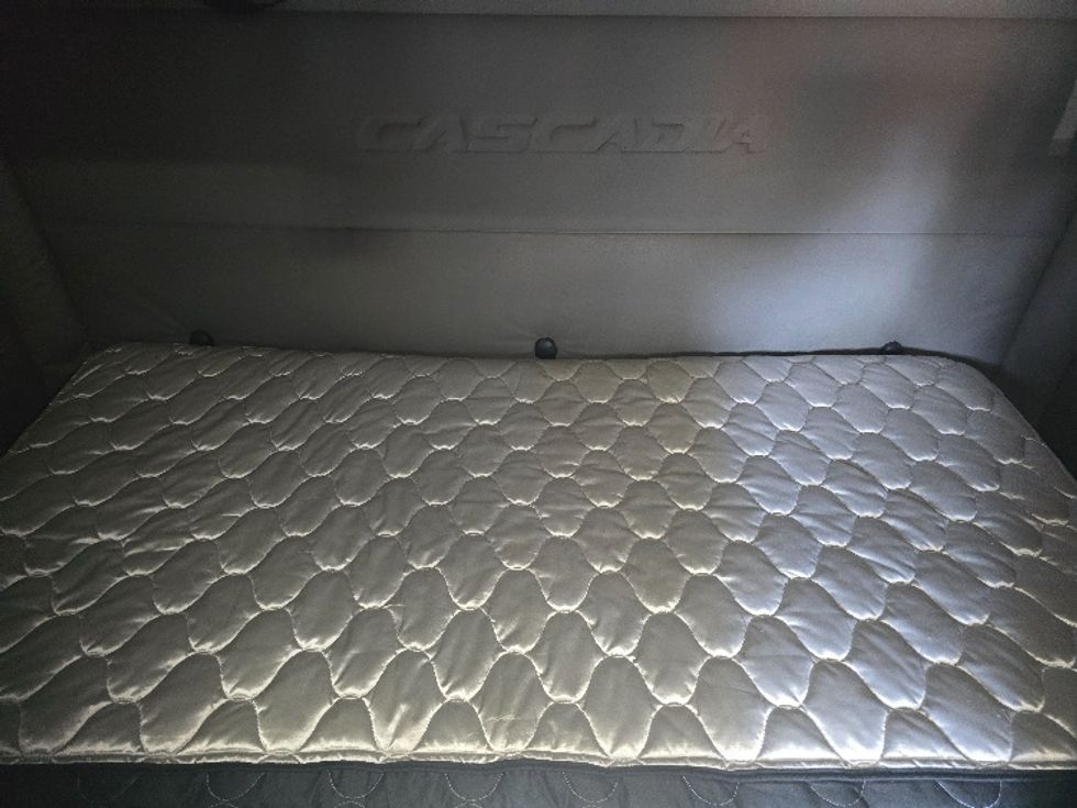 Sleeper Tractor-Heavy Duty Tractors-Freightliner-2020-T12664ST-Gainesville-GA-647,885\n\t\tmiles-$ 53,000 - Image 17