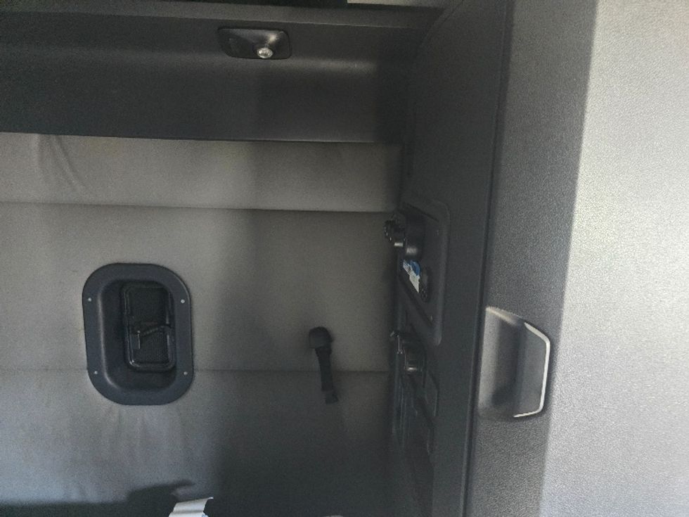 Sleeper Tractor-Heavy Duty Tractors-Freightliner-2020-T12664ST-Gainesville-GA-647,885\n\t\tmiles-$ 53,000 - Image 18