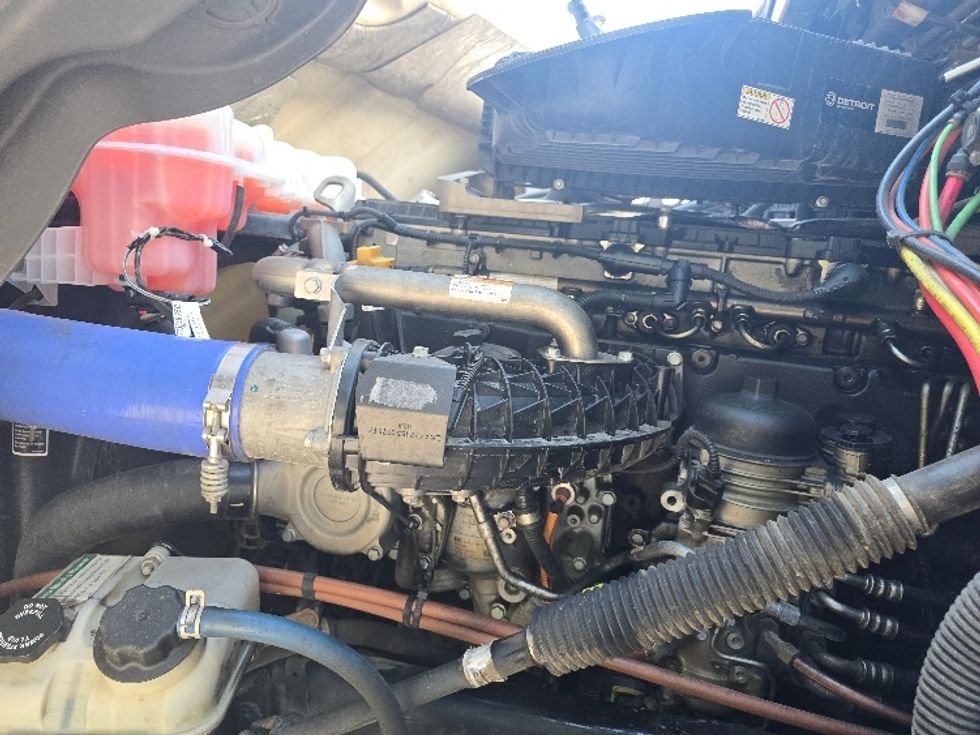 Sleeper Tractor-Heavy Duty Tractors-Freightliner-2020-T12664ST-Gainesville-GA-647,885\n\t\tmiles-$ 53,000 - Image 21