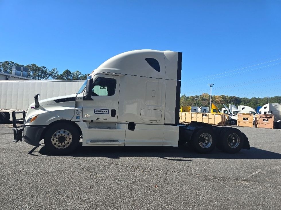 Sleeper Tractor-Heavy Duty Tractors-Freightliner-2020-T12664ST-Gainesville-GA-647,885\n\t\tmiles-$ 53,000 - Image 4
