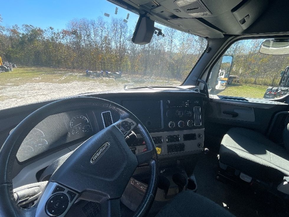 Sleeper Tractor-Heavy Duty Tractors-Freightliner-2020-T12664ST-Garden City-GA-341,077\n\t\tmiles-$ 73,000 - Image 10