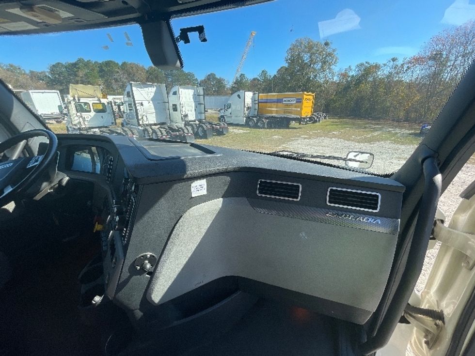Sleeper Tractor-Heavy Duty Tractors-Freightliner-2020-T12664ST-Garden City-GA-341,077\n\t\tmiles-$ 73,000 - Image 14