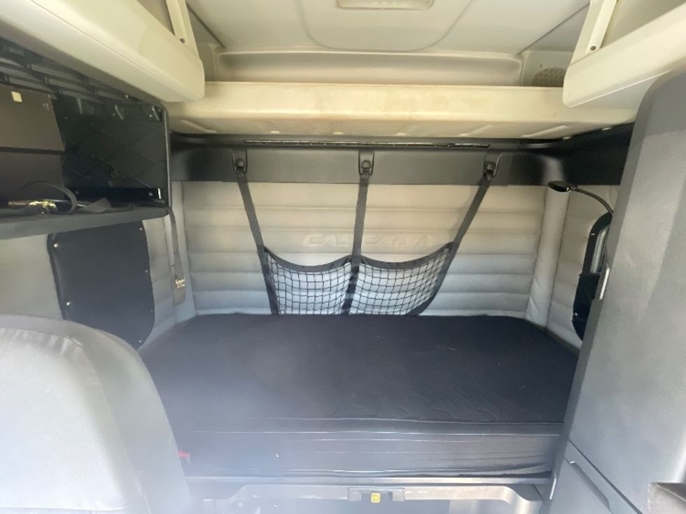 Sleeper Tractor-Heavy Duty Tractors-Freightliner-2020-T12664ST-Garden City-GA-341,077\n\t\tmiles-$ 73,000 - Image 16