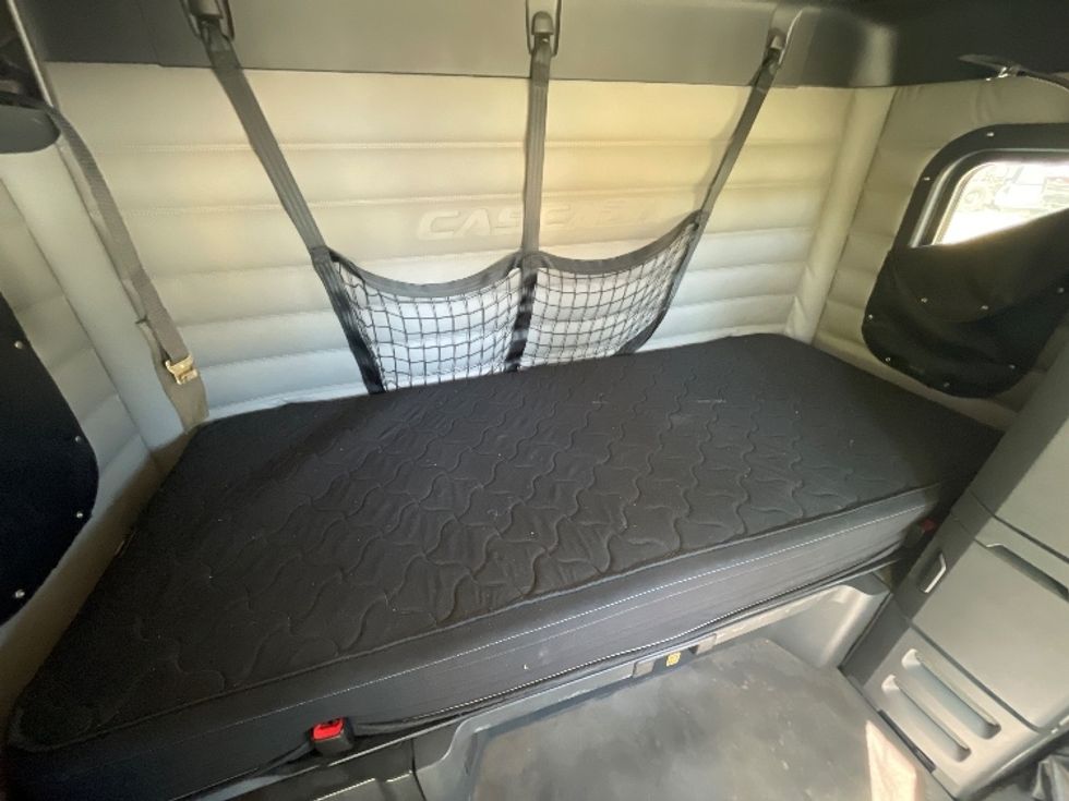 Sleeper Tractor-Heavy Duty Tractors-Freightliner-2020-T12664ST-Garden City-GA-341,077\n\t\tmiles-$ 73,000 - Image 17