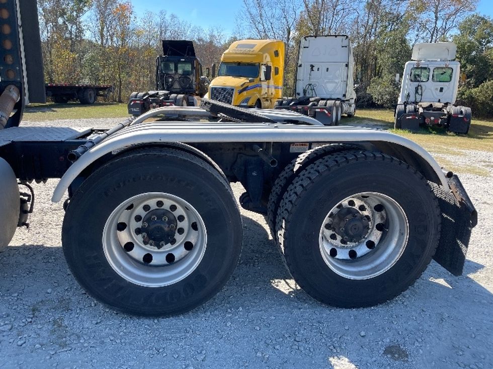 Sleeper Tractor-Heavy Duty Tractors-Freightliner-2020-T12664ST-Garden City-GA-341,077\n\t\tmiles-$ 73,000 - Image 22
