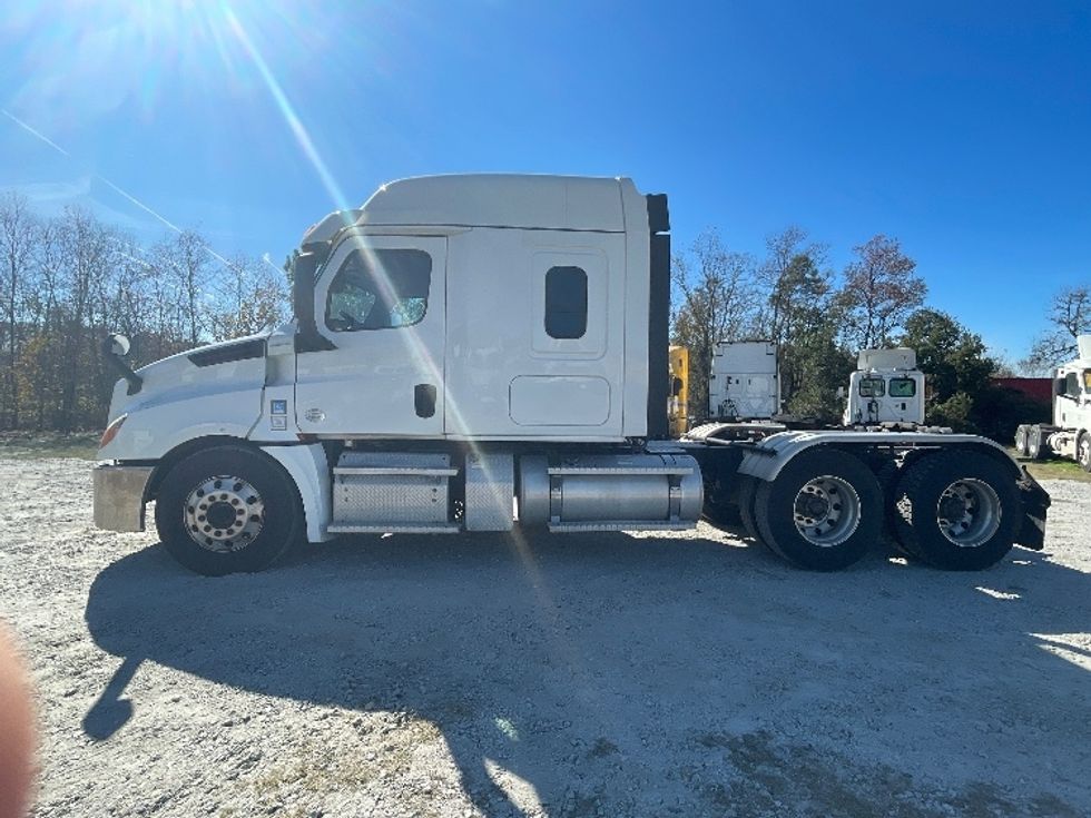 Sleeper Tractor-Heavy Duty Tractors-Freightliner-2020-T12664ST-Garden City-GA-341,077\n\t\tmiles-$ 73,000 - Image 4