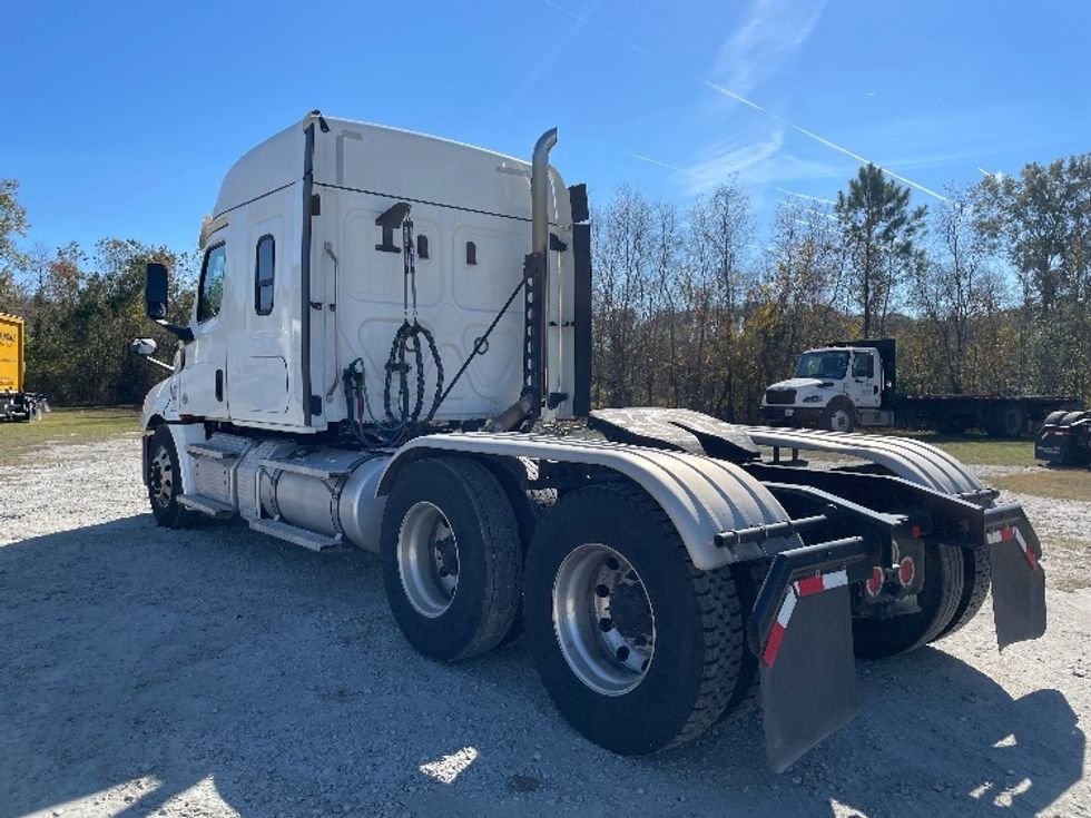 Sleeper Tractor-Heavy Duty Tractors-Freightliner-2020-T12664ST-Garden City-GA-341,077\n\t\tmiles-$ 73,000 - Image 5