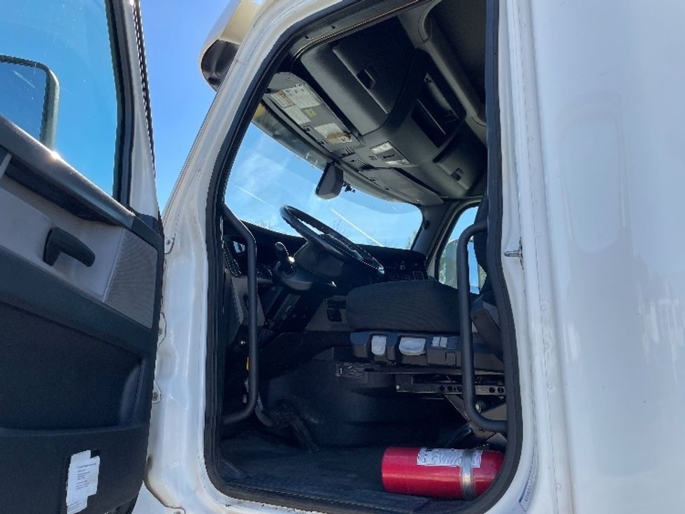 Sleeper Tractor-Heavy Duty Tractors-Freightliner-2020-T12664ST-Garden City-GA-341,077\n\t\tmiles-$ 73,000 - Image 9