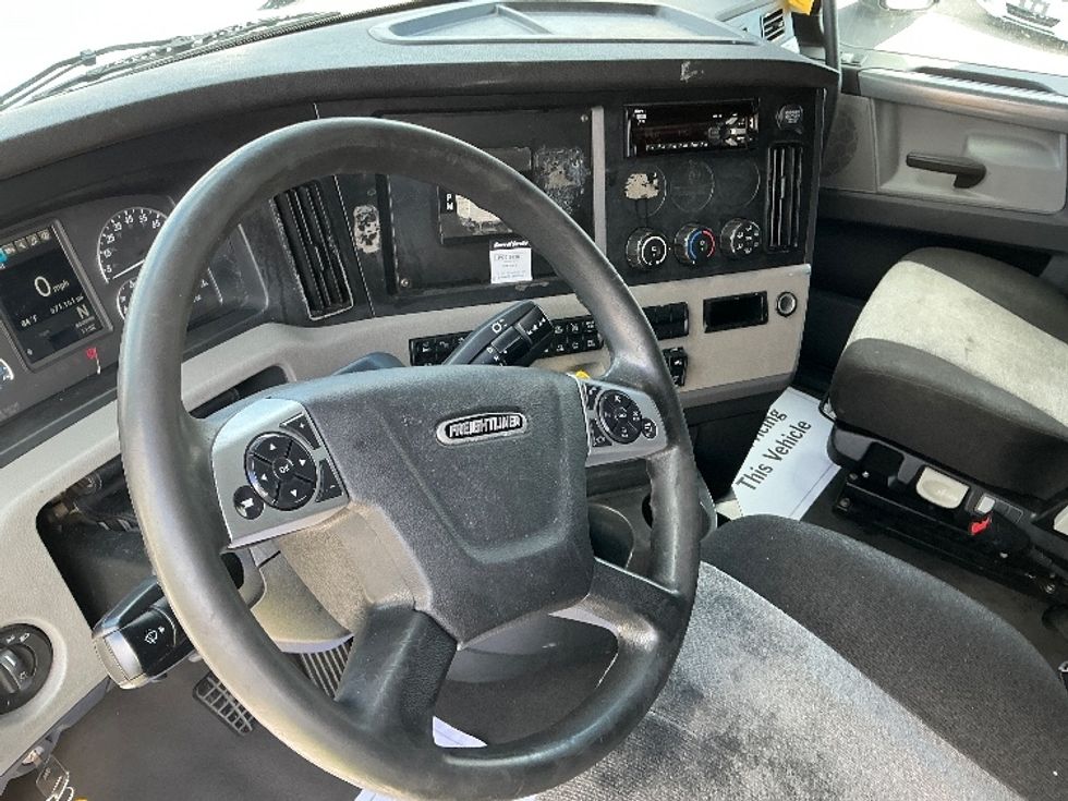 Sleeper Tractor-Heavy Duty Tractors-Freightliner-2020-T12664ST-Garden City-GA-671,162\n\t\tmiles-$ 48,250 - Image 10