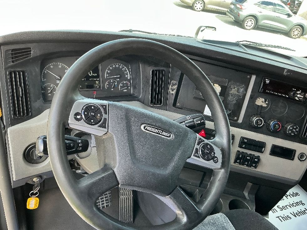 Sleeper Tractor-Heavy Duty Tractors-Freightliner-2020-T12664ST-Garden City-GA-671,162\n\t\tmiles-$ 48,250 - Image 11