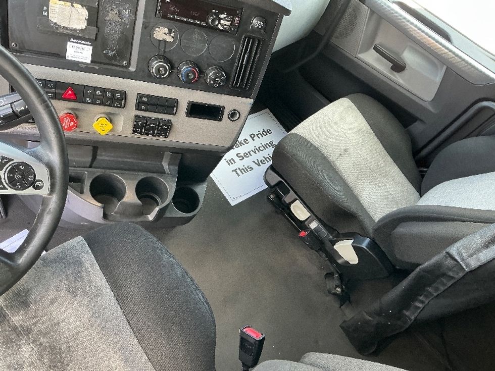 Sleeper Tractor-Heavy Duty Tractors-Freightliner-2020-T12664ST-Garden City-GA-671,162\n\t\tmiles-$ 48,250 - Image 12