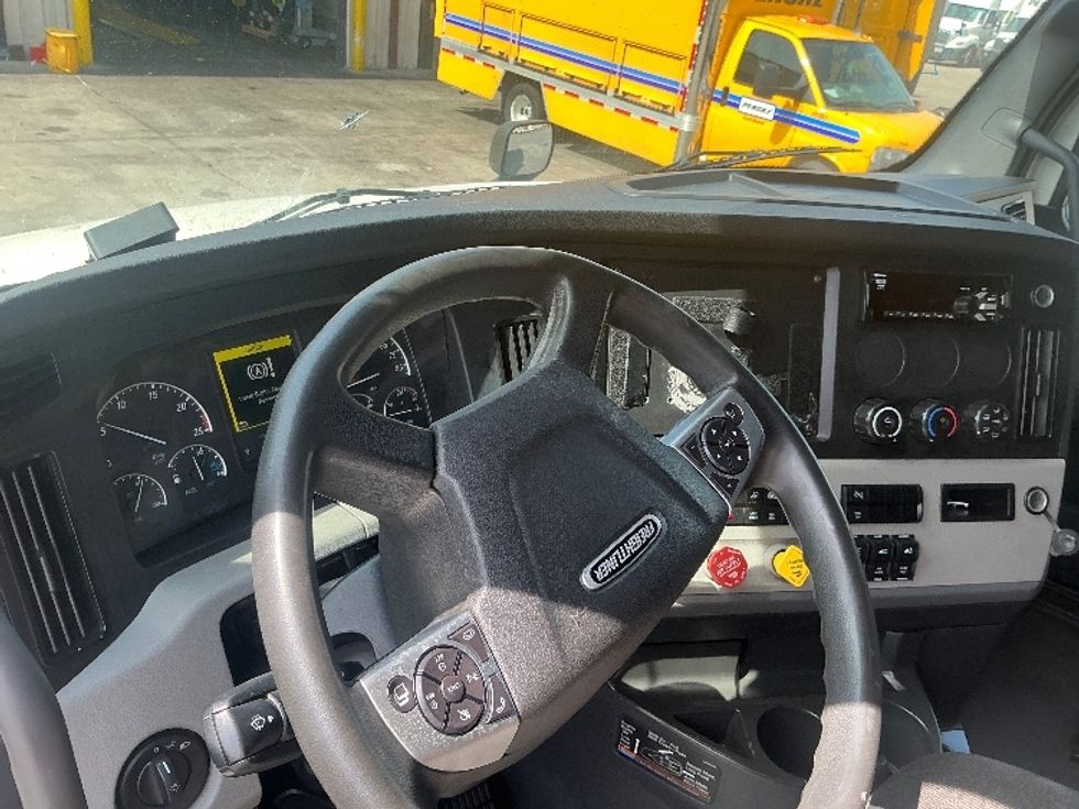 Sleeper Tractor-Heavy Duty Tractors-Freightliner-2020-T12664ST-Garland-TX-468,734\n\t\tmiles-$ 71,750 - Image 10