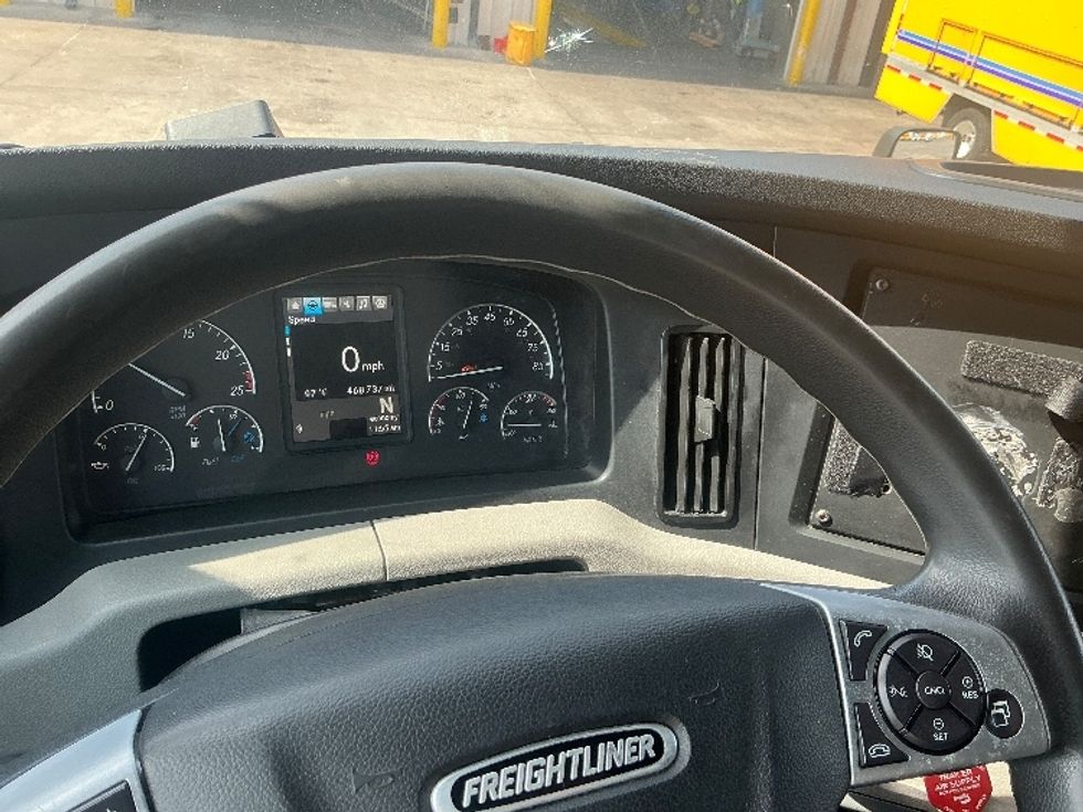Sleeper Tractor-Heavy Duty Tractors-Freightliner-2020-T12664ST-Garland-TX-468,734\n\t\tmiles-$ 71,750 - Image 11