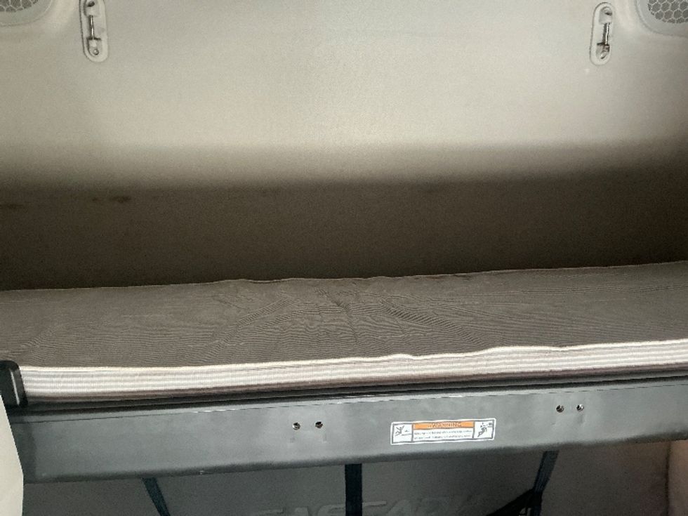 Sleeper Tractor-Heavy Duty Tractors-Freightliner-2020-T12664ST-Garland-TX-468,734\n\t\tmiles-$ 71,750 - Image 16