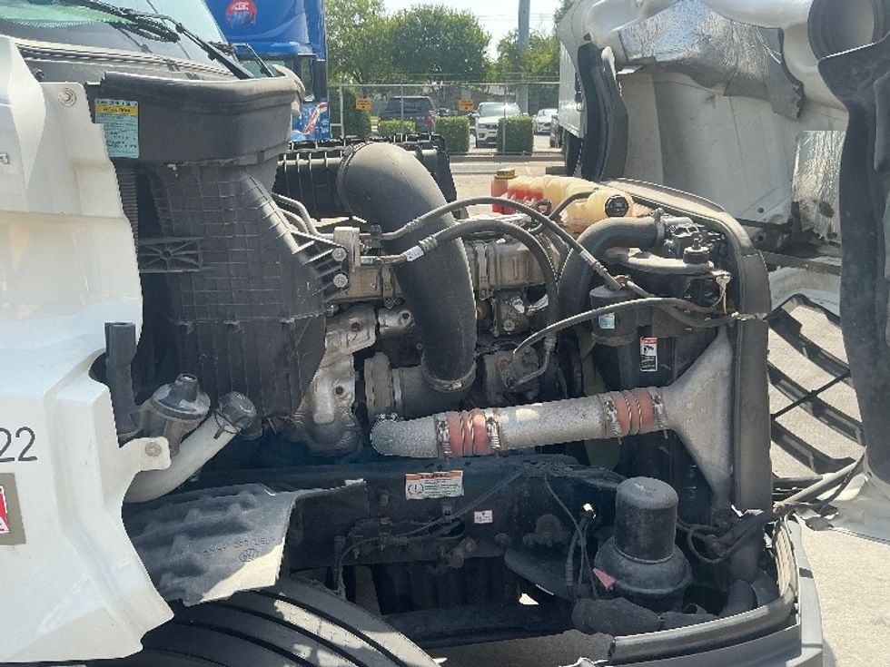 Sleeper Tractor-Heavy Duty Tractors-Freightliner-2020-T12664ST-Garland-TX-468,734\n\t\tmiles-$ 71,750 - Image 19