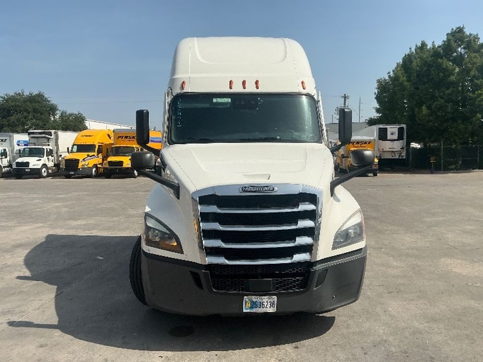 Sleeper Tractor-Heavy Duty Tractors-Freightliner-2020-T12664ST-Garland-TX-468,734\n\t\tmiles-$ 71,750 - Image 2