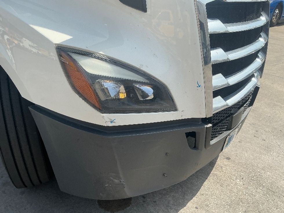 Sleeper Tractor-Heavy Duty Tractors-Freightliner-2020-T12664ST-Garland-TX-468,734\n\t\tmiles-$ 71,750 - Image 22