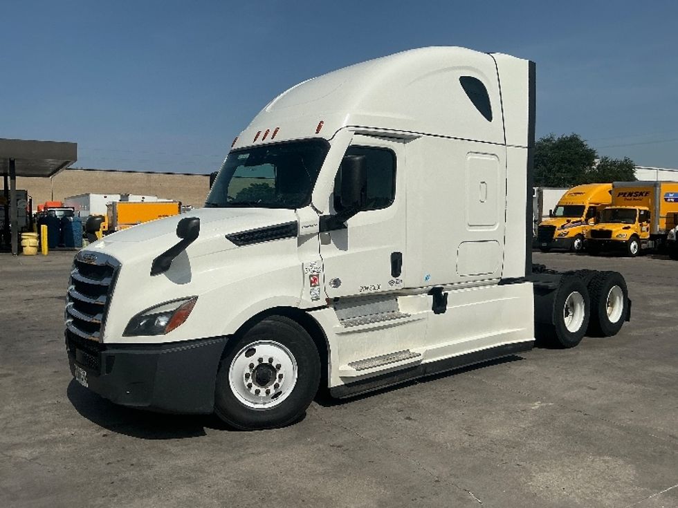 Sleeper Tractor-Heavy Duty Tractors-Freightliner-2020-T12664ST-Garland-TX-468,734\n\t\tmiles-$ 71,750 - Image 3
