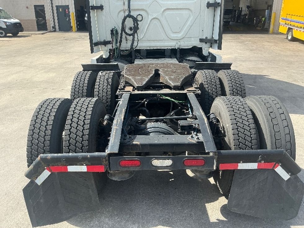 Sleeper Tractor-Heavy Duty Tractors-Freightliner-2020-T12664ST-Garland-TX-468,734\n\t\tmiles-$ 71,750 - Image 6