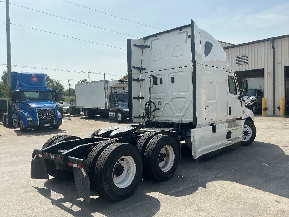 Sleeper Tractor-Heavy Duty Tractors-Freightliner-2020-T12664ST-Garland-TX-468,734\n\t\tmiles-$ 71,750 - Image 7