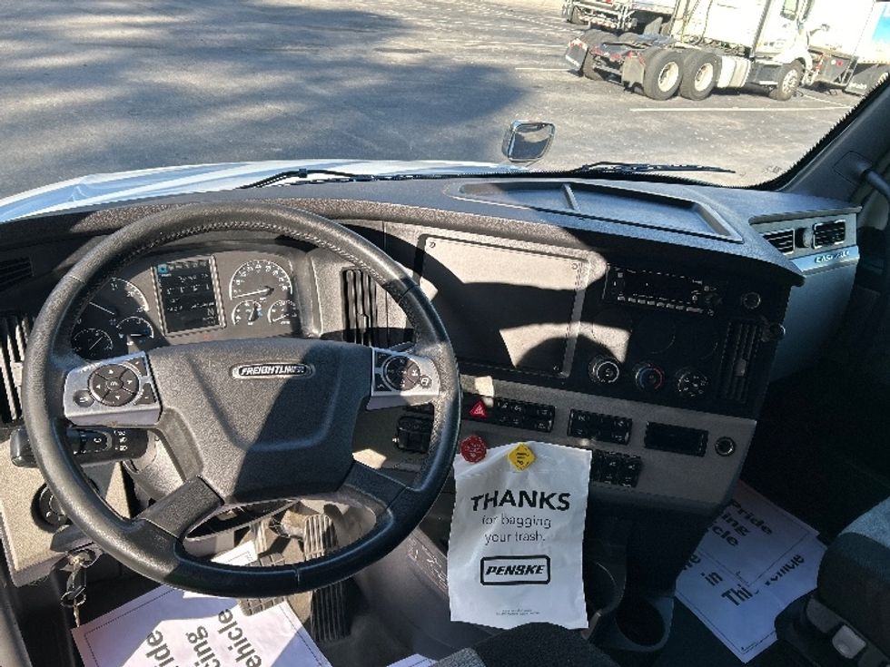 Sleeper Tractor-Heavy Duty Tractors-Freightliner-2020-T12664ST-Garner-NC-549,505\n\t\tmiles-$ 54,500 - Image 11