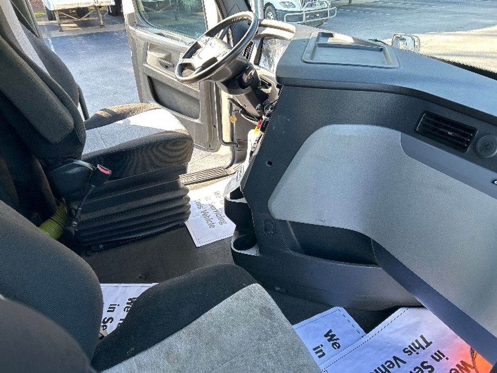 Sleeper Tractor-Heavy Duty Tractors-Freightliner-2020-T12664ST-Garner-NC-549,505\n\t\tmiles-$ 54,500 - Image 15