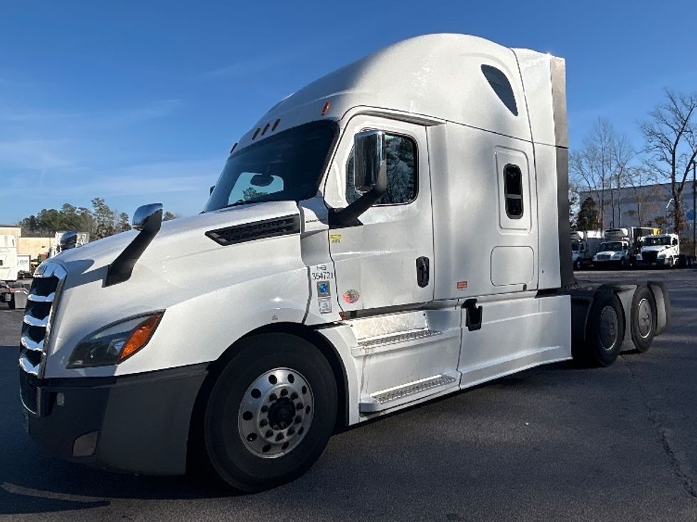 Sleeper Tractor-Heavy Duty Tractors-Freightliner-2020-T12664ST-Garner-NC-549,505\n\t\tmiles-$ 54,500 - Image 3