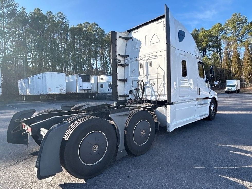Sleeper Tractor-Heavy Duty Tractors-Freightliner-2020-T12664ST-Garner-NC-549,505\n\t\tmiles-$ 54,500 - Image 7