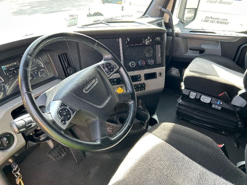 Sleeper Tractor-Heavy Duty Tractors-Freightliner-2020-T12664ST-Garner-NC-679,134\n\t\tmiles-$ 42,500 - Image 10