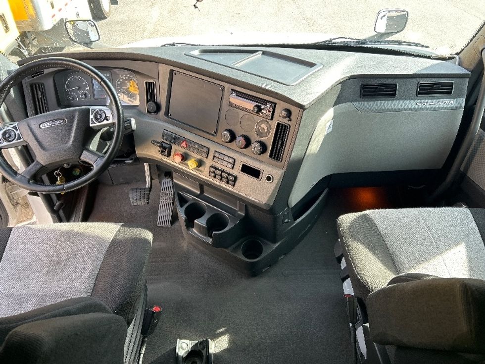 Sleeper Tractor-Heavy Duty Tractors-Freightliner-2020-T12664ST-Garner-NC-679,134\n\t\tmiles-$ 42,500 - Image 12