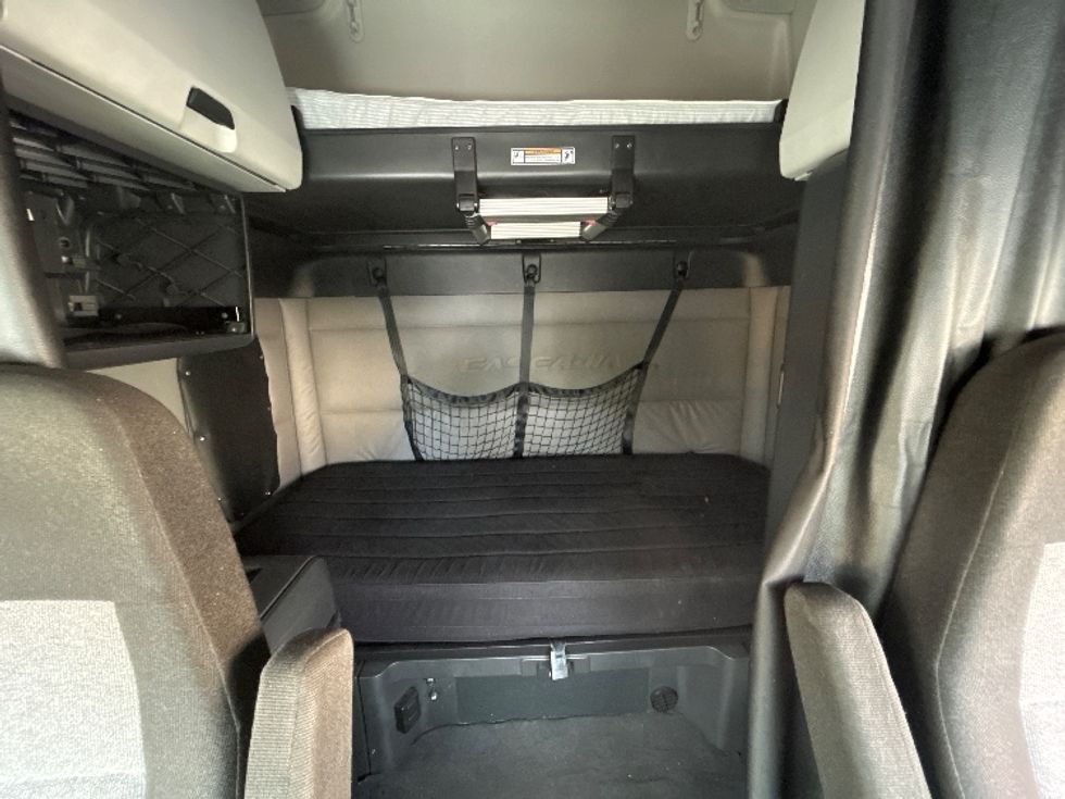 Sleeper Tractor-Heavy Duty Tractors-Freightliner-2020-T12664ST-Garner-NC-679,134\n\t\tmiles-$ 42,500 - Image 17